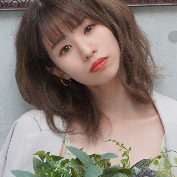 東 しおり